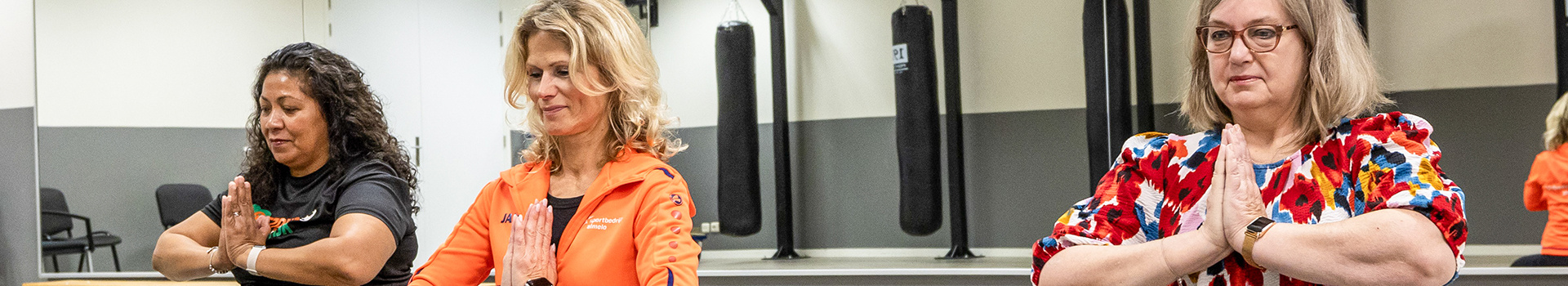 yoga foto BEW HEADER.jpg